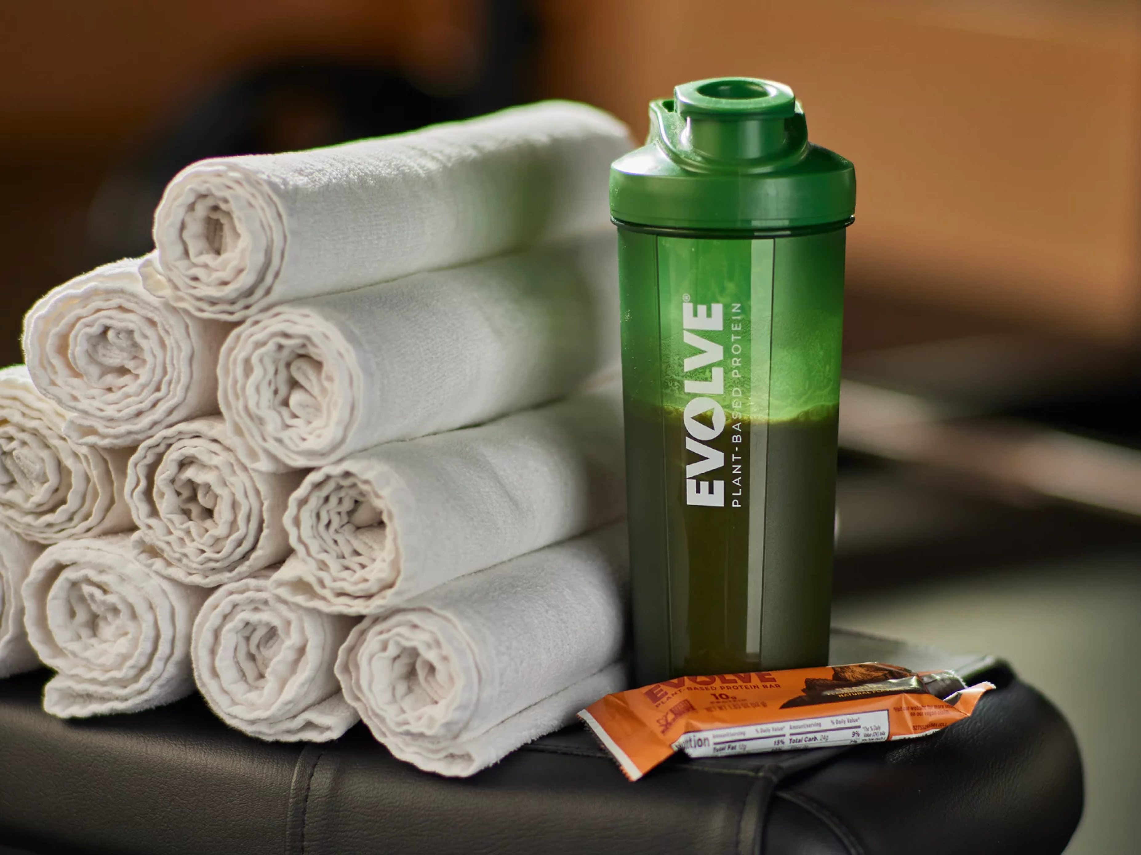 Evolve Shaker Bottle 24 oz, mixing ball included - Image 2