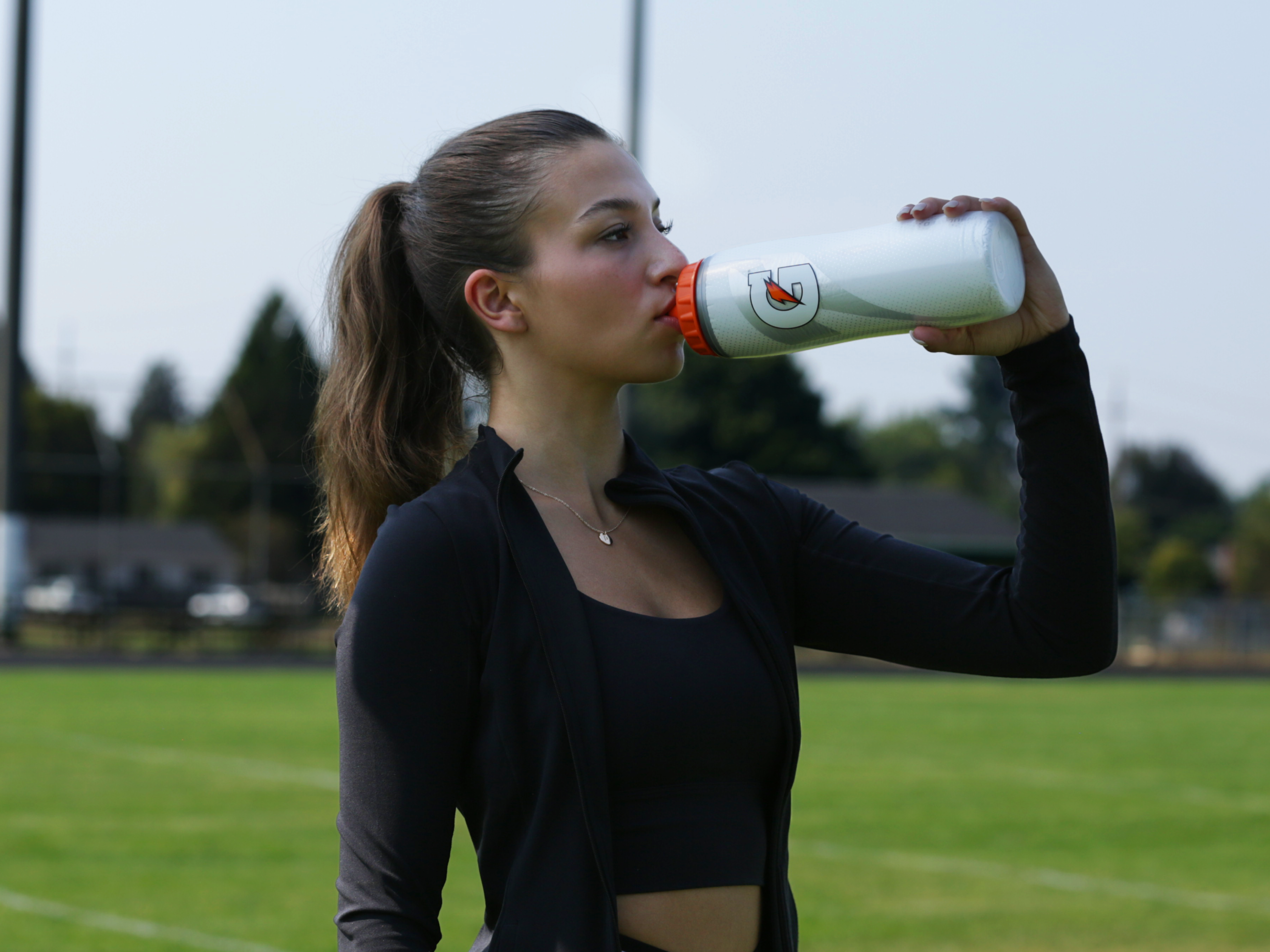 Insulated Squeeze Water Bottle 30 oz, keeps drinks colder - Image 4