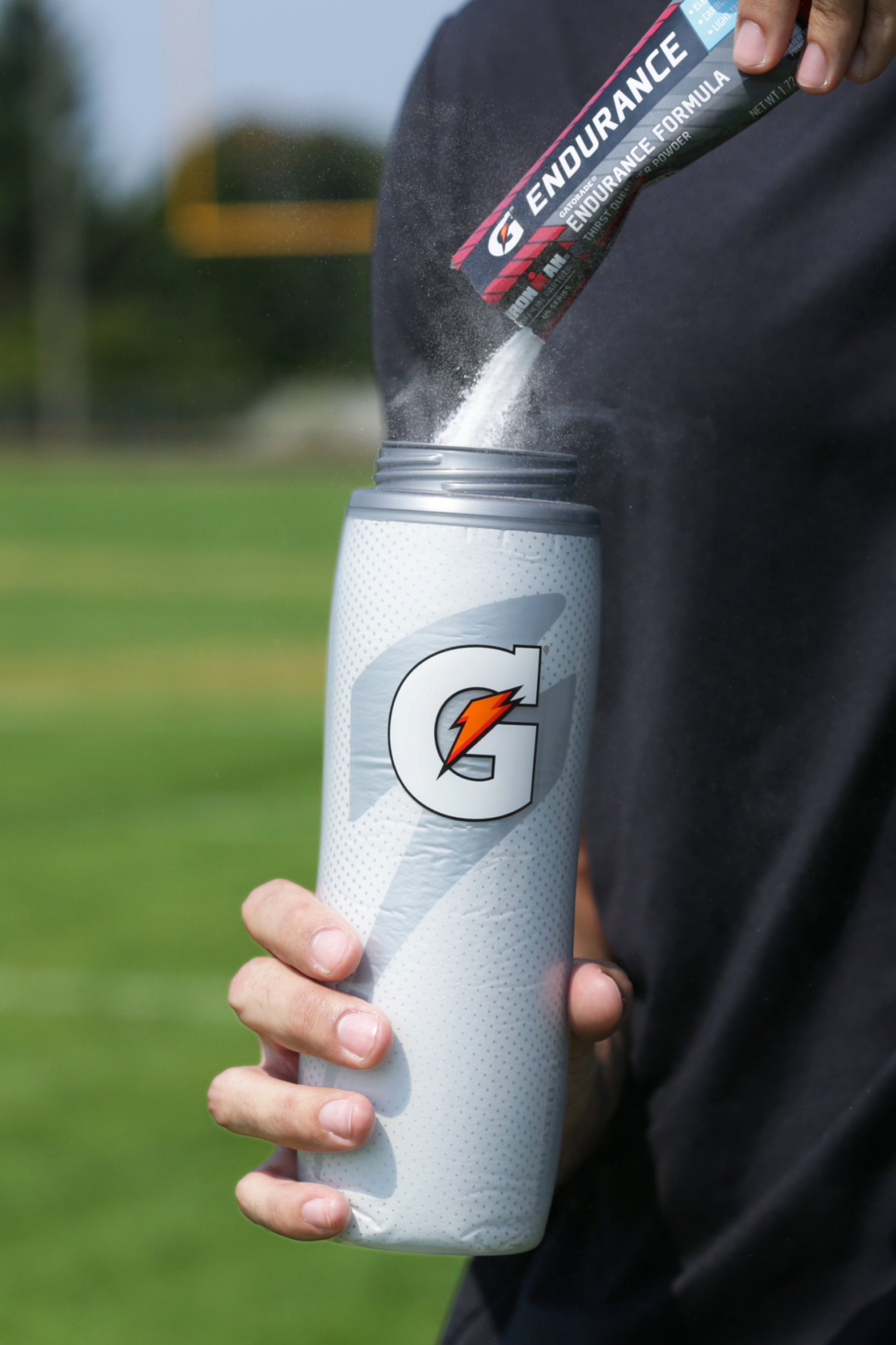 Insulated Squeeze Water Bottle 30 oz, keeps drinks colder - Image 3