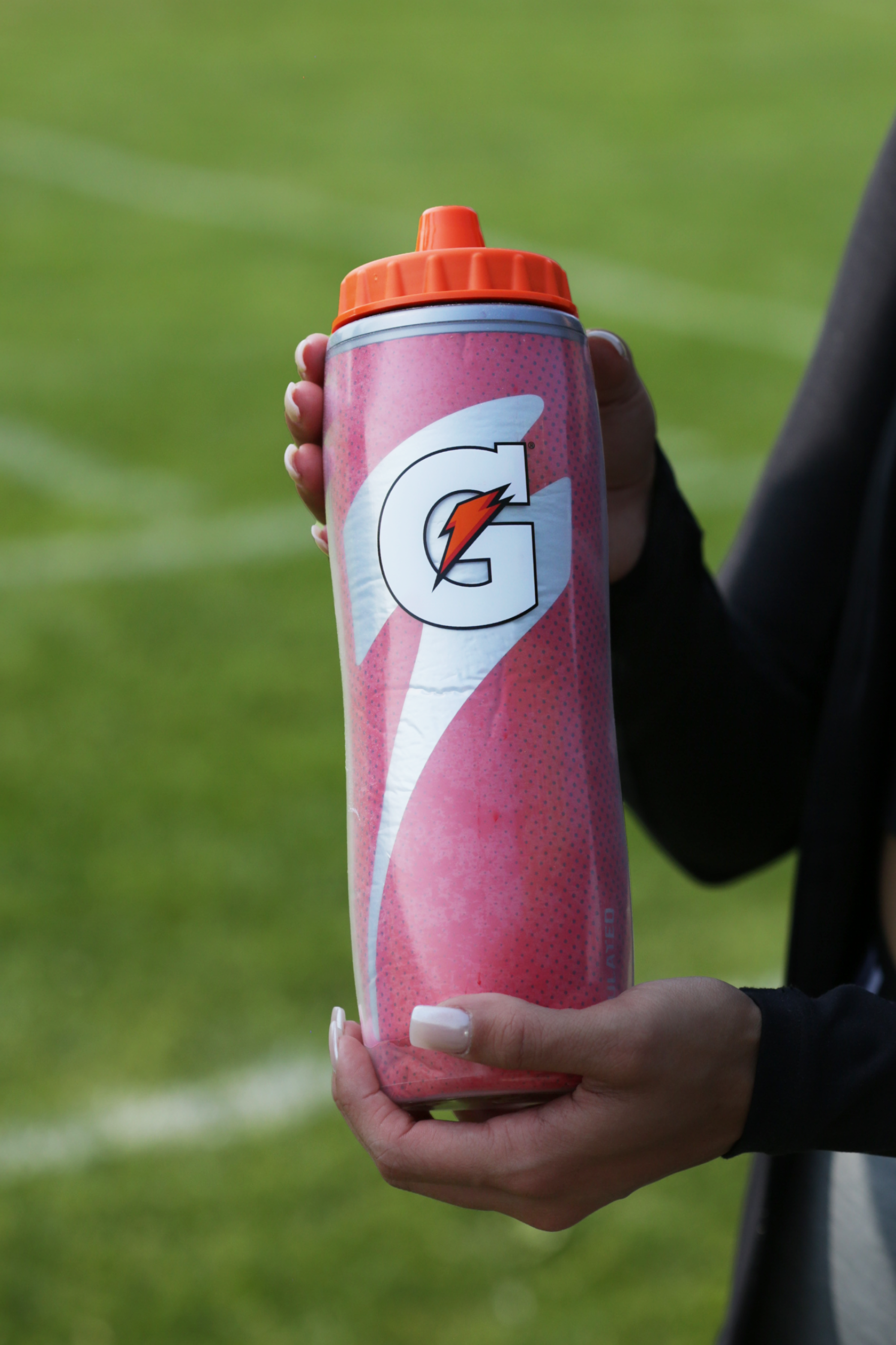 Insulated Squeeze Water Bottle 30 oz, keeps drinks colder - Image 6