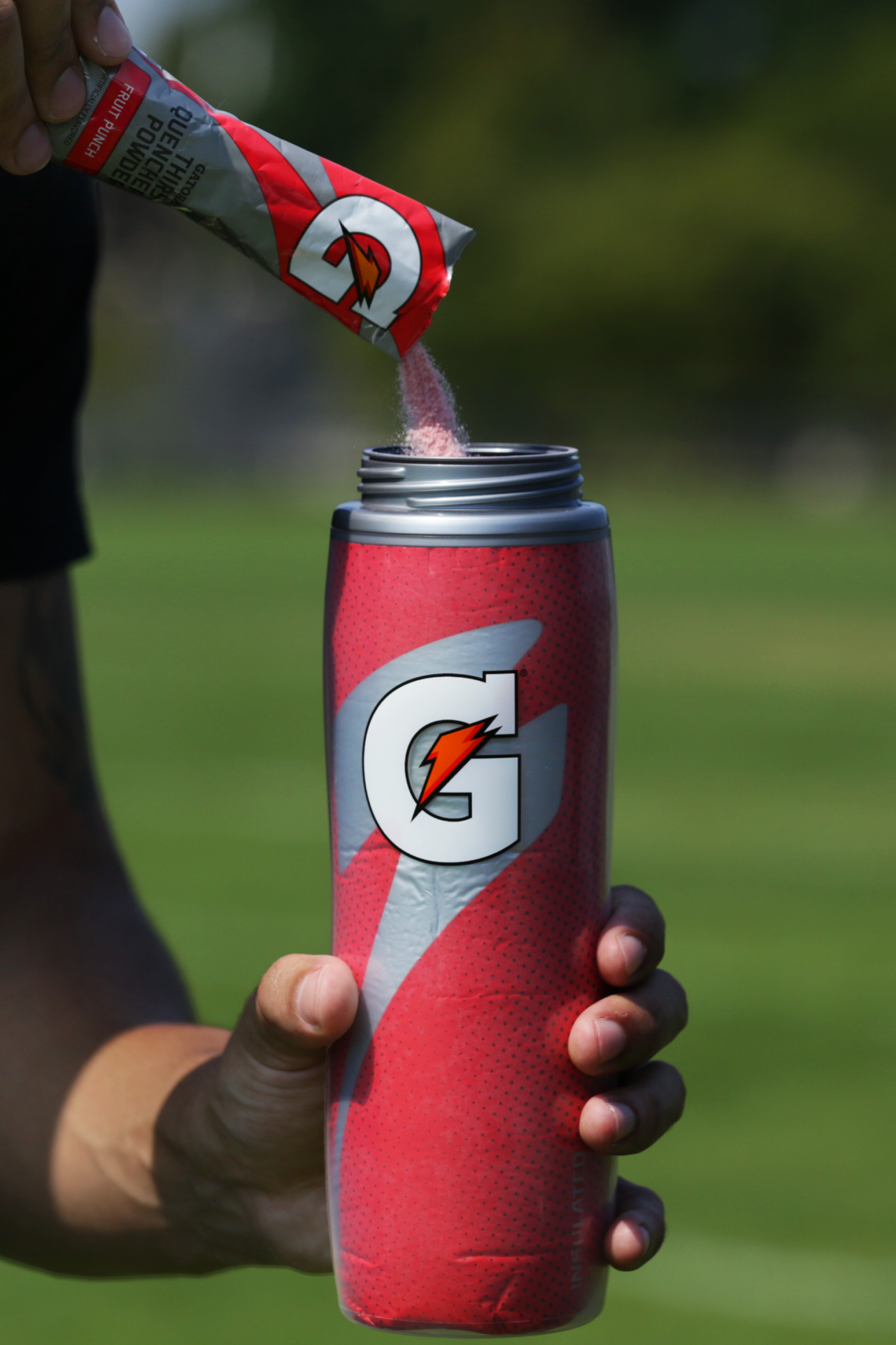 Insulated Squeeze Water Bottle 30 oz, keeps drinks colder - Image 3